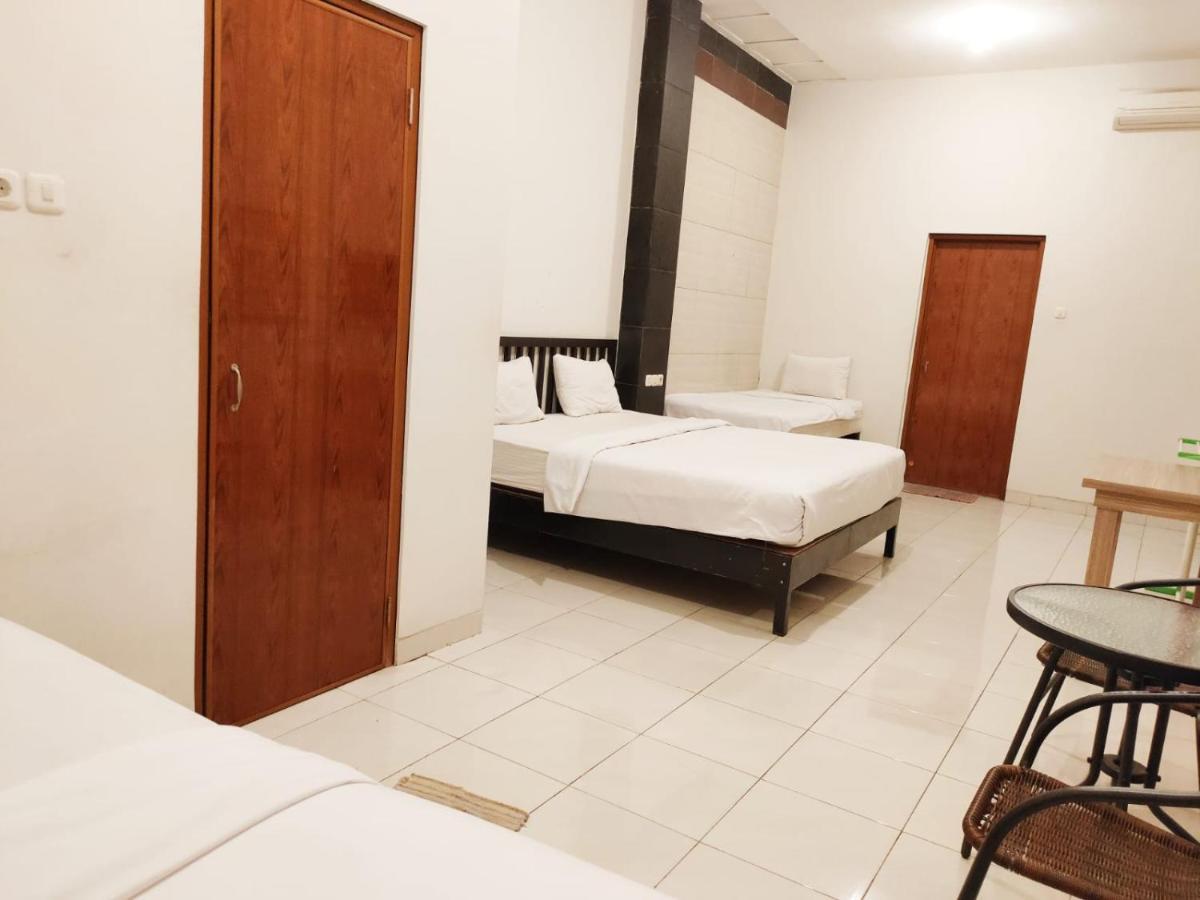 Hotel Syariah Tremigo Guesthouse Cirebon Exterior photo