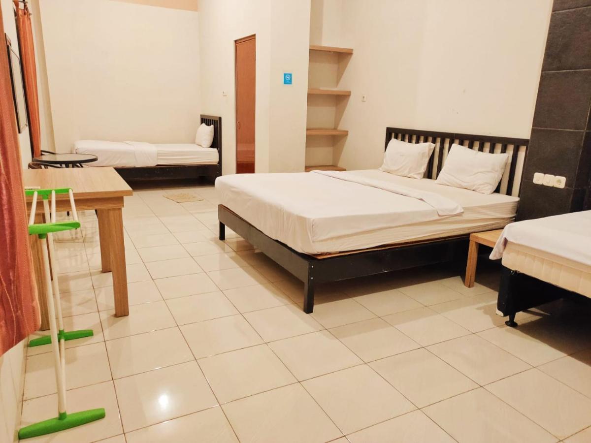 Hotel Syariah Tremigo Guesthouse Cirebon Exterior photo