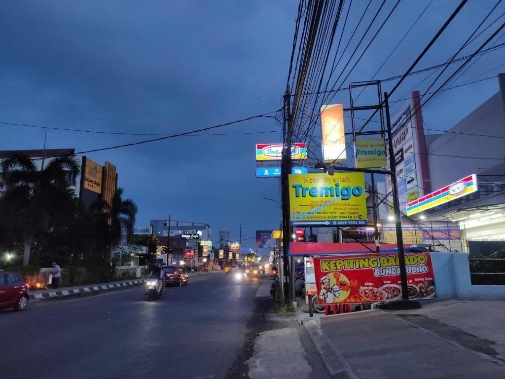 Hotel Syariah Tremigo Guesthouse Cirebon Exterior photo